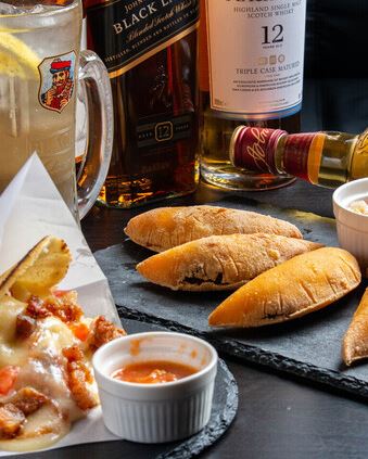 Colombian Dining Darts and Bar Holaの写真2